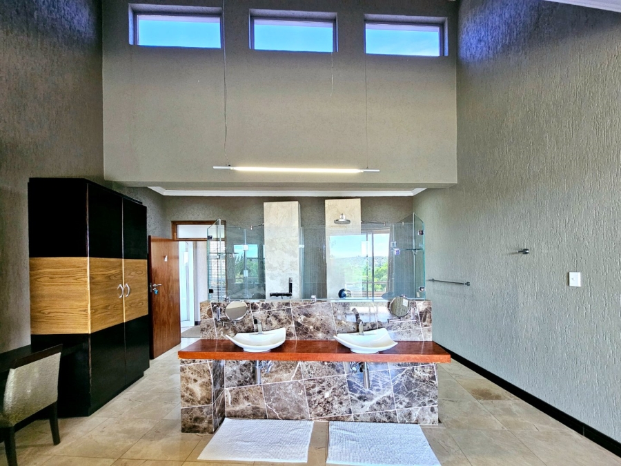 8 Bedroom Property for Sale in Waverley Free State